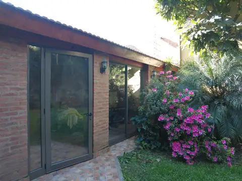 EXCELENTE CASA 5 AMBIENTES EN VENTA SAN MARTIN CENTRO