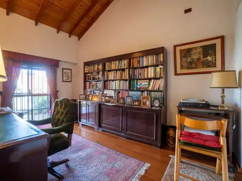 Casa en Venta con 3 cocheras
