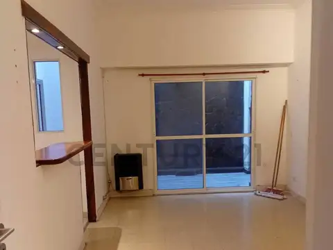 San Luis 2500, Piso 1