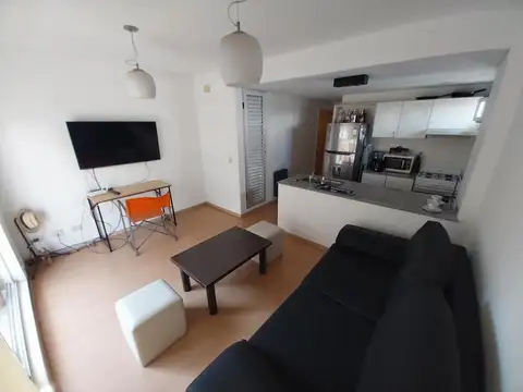 Brown 1800, departamento 1 dormitorio, frente, doble balcón. 43 m2.