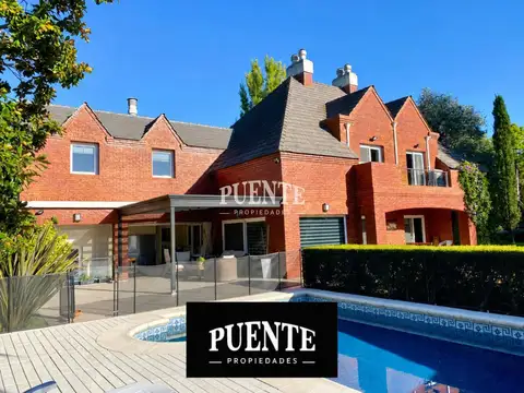 Casa sobre 2 lotes en Saint Thomas, Canning