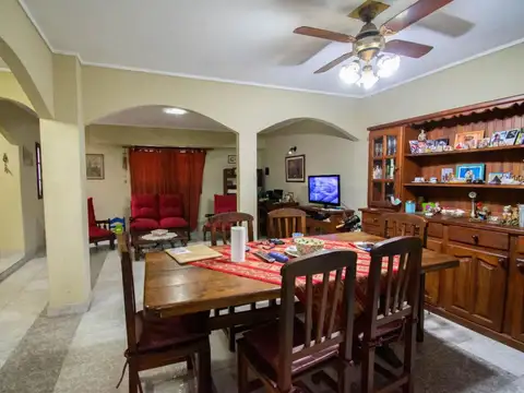 CASA VENTA LA PLATA 2 DORMITORIOS QUINCHO PILETA
