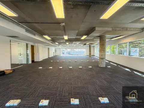 OFICINA EN ALQUILER EN PUERTO MADERO/ 220 M2/ EDIFICIO AAA/ 2 COCHERAS