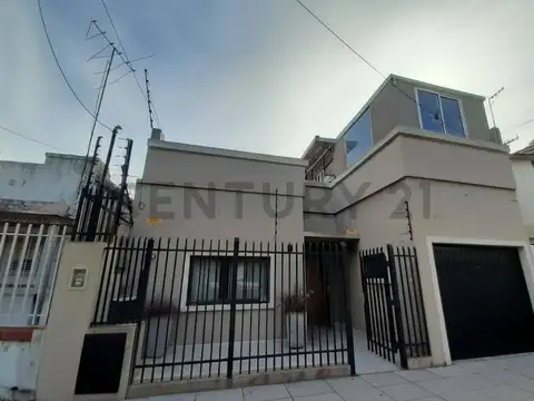 Casa 3 ambientes c/Playroom y cochera en venta Florida Oeste