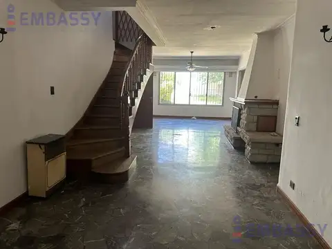 Casa en Venta con terreno inmejorable en el corazón de Martinez