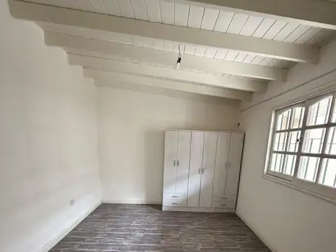Casa en Alquiler con 1 cochera