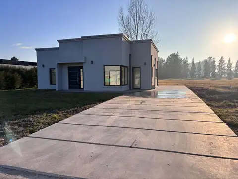 Casa tres dormitorios barrio cerrado Ara 60 Brandsen La plata