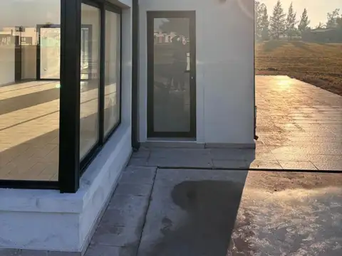 Casa tres dormitorios barrio cerrado Ara 60 Brandsen La plata