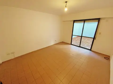 Departamento en Alquiler en República De La Sexta, $ 300.000