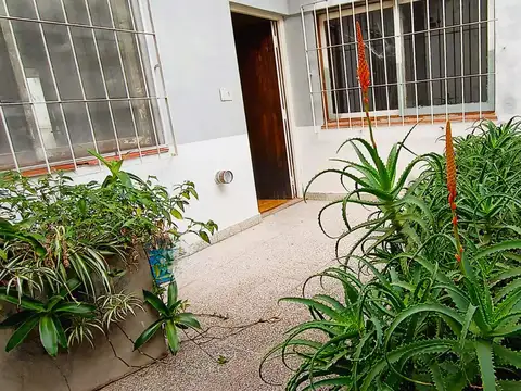 Depto Tipo Casa en Venta en Bernal, USD 45.000