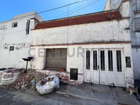 CASA DE DOS DORMITORIOS EN LA PLATA