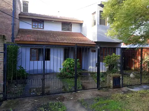 Alquiler en bloque. Chalet +  dpto 3 ambientes con parque.