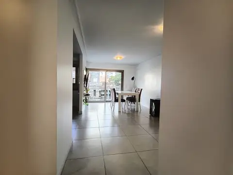 Alquilo Departamento al Frente de dos ambientes con dependencia.