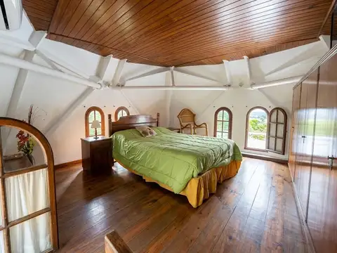 Casa en Venta con 5 cocheras