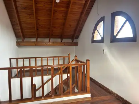 Depto Tipo Casa en Alquiler de 4 ambientes