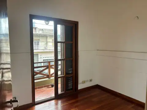 Depto Tipo Casa en Alquiler en Moron, $ 950.000