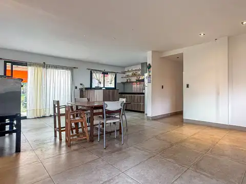 Casa 4 ambientes con 1 baño