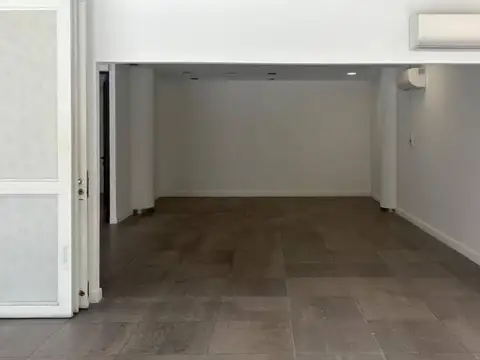 Av. Caseros 3400, Piso 0
