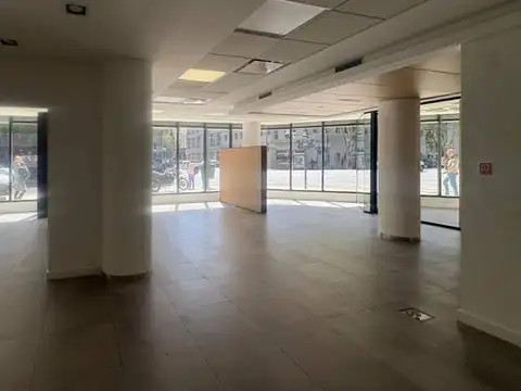 Av. Caseros 3400, Piso 0