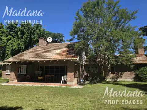 Casa 4 ambientes con 2 baños