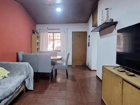 Casa 4 ambientes con 1 baño