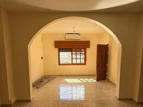 PH Tipo Casa 3 Ambientes al Frente en Alquiler.