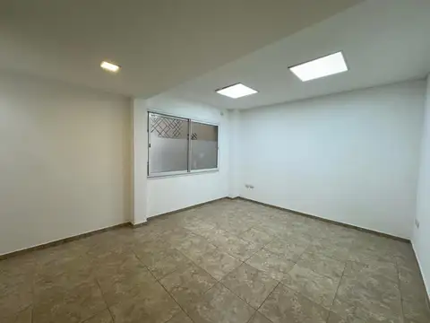 Oficina en Alquiler en Parque Luro, $ 340.000