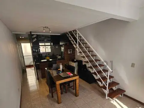 Italia 300, Piso 1