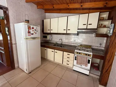 Casa en Alquiler con 1 cochera