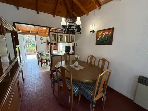 Casa 4 ambientes con 2 baños