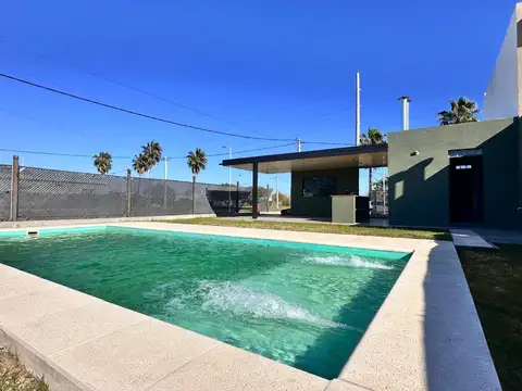 Quincho con piscina y proyecto en Piñero