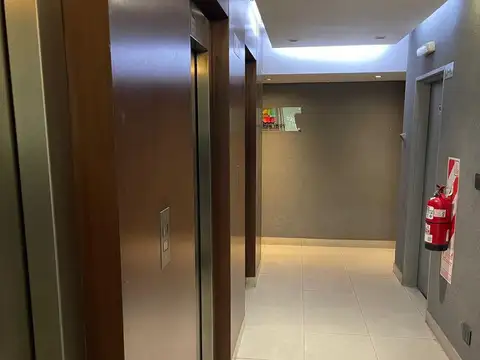 Oficina 5 ambientes con 2 baños