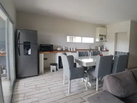 Casa en Alquiler con 2 cocheras