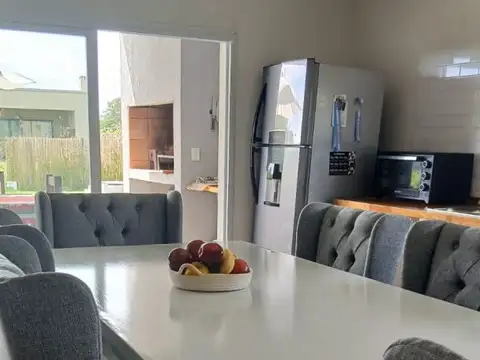 Casa 4 ambientes con 3 baños