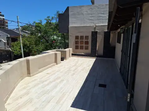 VENTA CASA LOTE PROPIO EN ESQUINA, 4 AMB CON TERRAZA Y PARRILLA