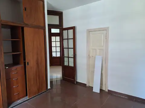 VENTA CASA LOTE PROPIO EN ESQUINA, 4 AMB CON TERRAZA Y PARRILLA