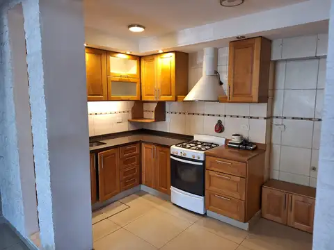 VENTA CASA LOTE PROPIO EN ESQUINA, 4 AMB CON TERRAZA Y PARRILLA