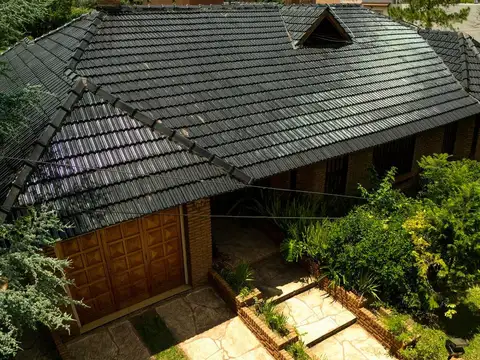 Imponente Chalet, centro de Villa de Merlo s/lote 1500 m2 