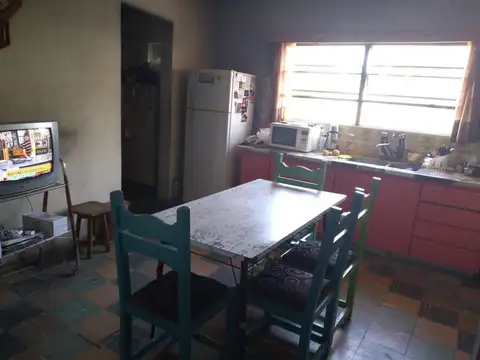 LOCAL sobre avenida PH con vivienda en PA