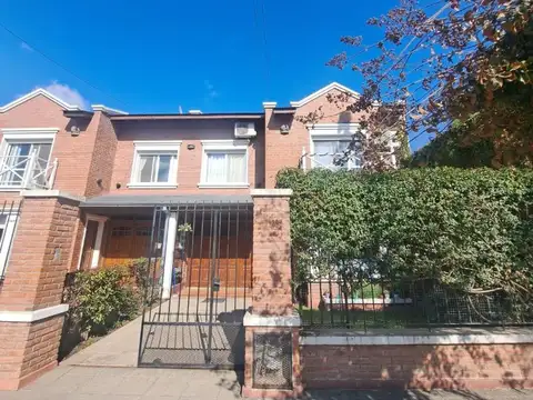 Depto Tipo Casa en Venta con 2 cocheras