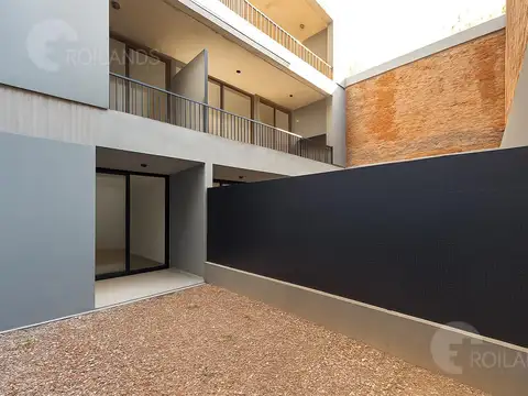 MONOAMBIENTE A ESTRENAR CON PATIO Y PARRILLA EN FLORES