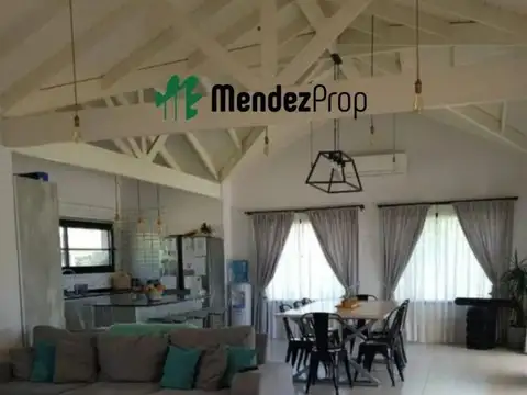 Casa en Alquiler con 2 cocheras