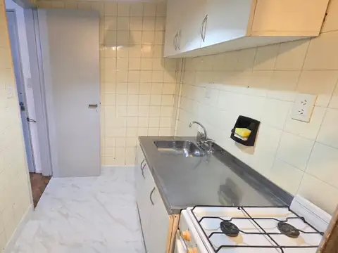 Cómodo Dos Ambientes en Caballito - Pintado y Plastificado - a m del Cid Campeador