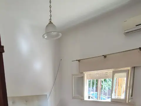 Alexander Fleming 2500, Piso PB