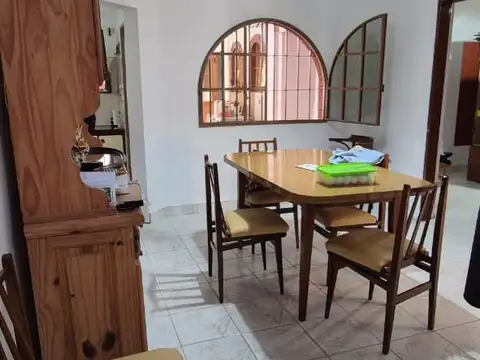 Alexander Fleming 2500, Piso PB