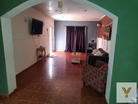 Casa en Venta con 2 cocheras