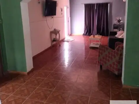Casa en venta - 3 Dormitorios 2 Baños - 342Mts2 - Carmen de Areco