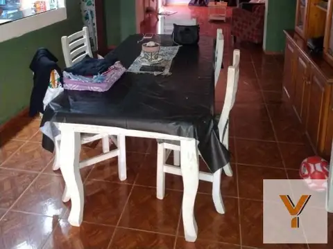 Casa 4 ambientes con 2 baños