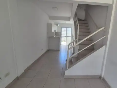 Departamento en Alquiler en Bernal Oeste, $ 650.000