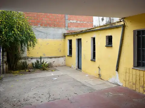 Casa 5 ambientes con 1 baño